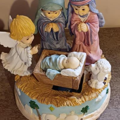 Jim Shores "Bethlehem's star" Nativity star figurine and San Fransico Music box Nativity with rocking Jesus