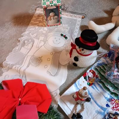 Snowman collection - everything snowman! with a green faux wreath