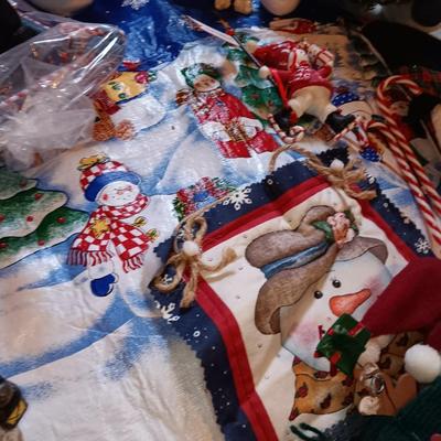Snowman collection - everything snowman! with a green faux wreath