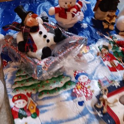 Snowman collection - everything snowman! with a green faux wreath