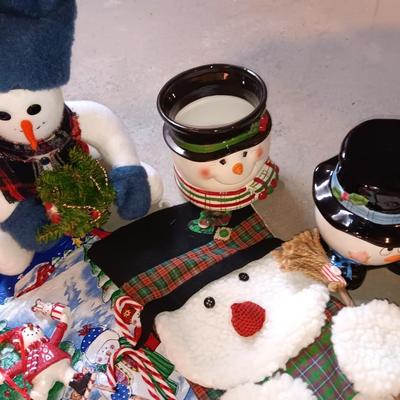 Snowman collection - everything snowman! with a green faux wreath