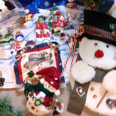 Snowman collection - everything snowman! with a green faux wreath