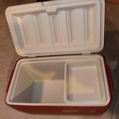 Nice clean Coleman polylite 48 cooler with top tray insert