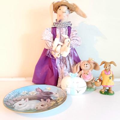 LOT 13U: Holiday Collection- Fairmont Porcelain Plate, Ceramic Figurines, Leaf and Pumpkin Wreath & More