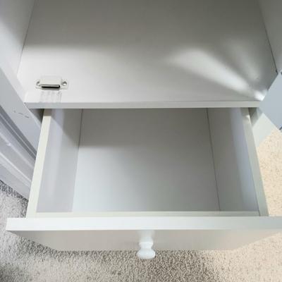 LOT 19U: Linen / Storage Cabinet