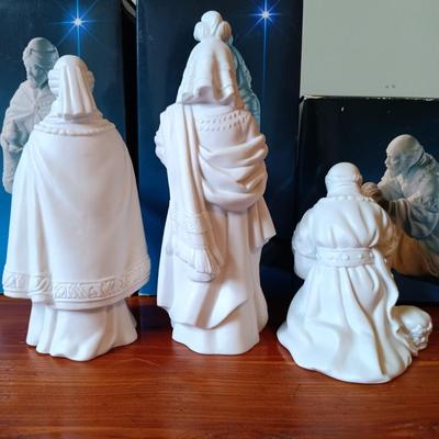 LOT 21U: 80s and Early 90s Avon Nativity Collectibles 15-Piece Set