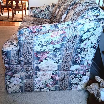 LOT 46L: Flexsteel Floral Print Couch