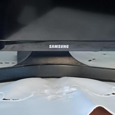 LOT 51MB: Samsung UN40J520DAF 40
