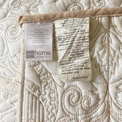 LO 56U: JC Penney Home Collection Bed Cover, Pillow Covers and Accent Pillow