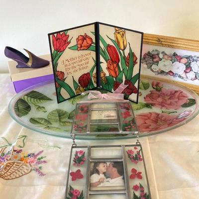 LOT 61U: Ladies' Collection - Just the Right Shoe, Decorative Quilt, Linens, Pillow, Plate, Wall Hangings and More