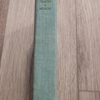 'A Field Guide to Animal Tracks' by Olaus J. Murie