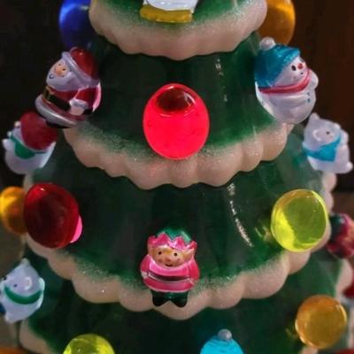 2018 Hallmark Light Up Glass Christmas Tree