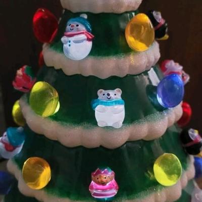 2018 Hallmark Light Up Glass Christmas Tree