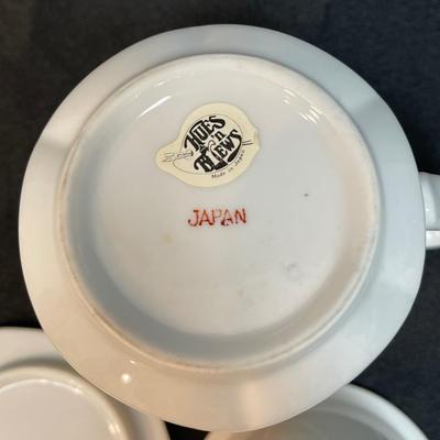 Footed Tea Cup with strainer inset and lid Made in Japan