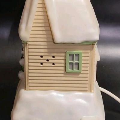 2009 Hallmark Keepsake Ornament Caroling Cottage Noel House