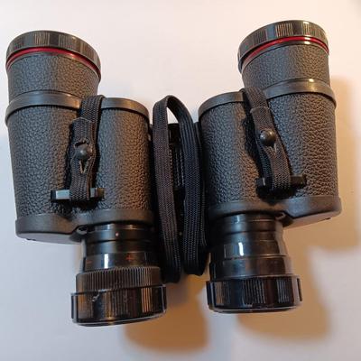 Large sports bag 30" x 14" with a pair of Simmons Binoculars in case