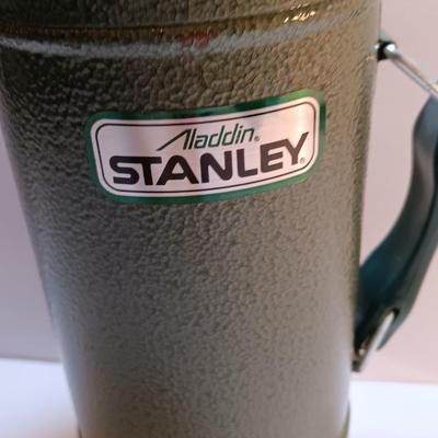 Vintage Aladdin Stanley thermos in near mint condition! No A -1850B 24 oz. wide mouth