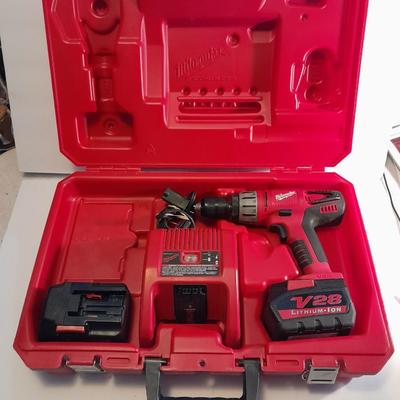 Milwaukee V28 1/2" 13 MM Hammer drill with case with battery and charger