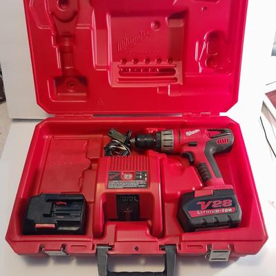 Milwaukee V28 1/2" 13 MM Hammer drill with case with battery and charger