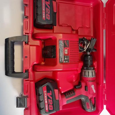Milwaukee V28 1/2" 13 MM Hammer drill with case with battery and charger