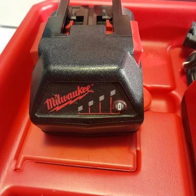 Milwaukee V28 1/2" 13 MM Hammer drill with case with battery and charger