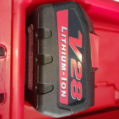 Milwaukee V28 1/2" 13 MM Hammer drill with case with battery and charger