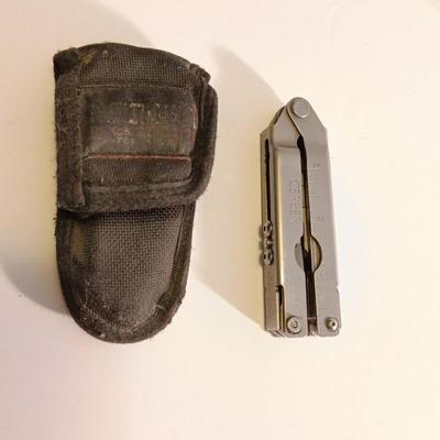 Nice GERBER multi tool knife with belt case