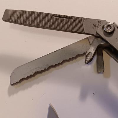 Nice GERBER multi tool knife with belt case