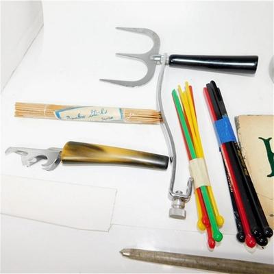 105 Misc. Lot of Kitchen Items and DÃ©cor