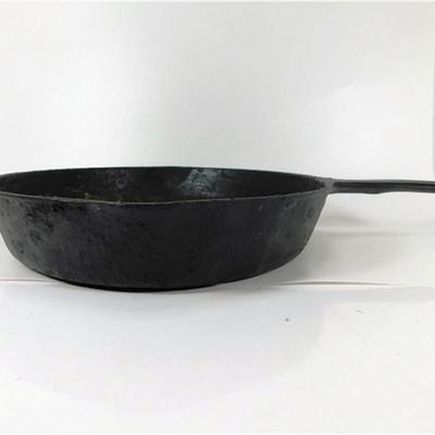 106 11" Cast Iron Skillet No Visible Markings