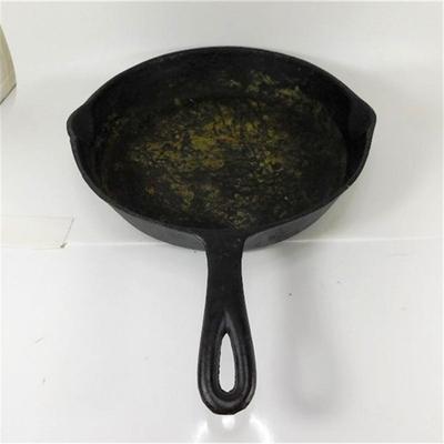106 11" Cast Iron Skillet No Visible Markings