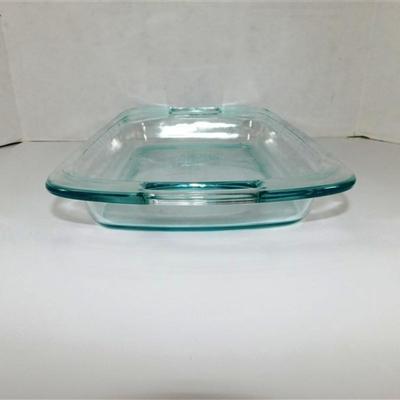 120 Pyrex 9 x 13 3QT Pan with Handles and Lid. Includes Oven Mitten and Silicone Square