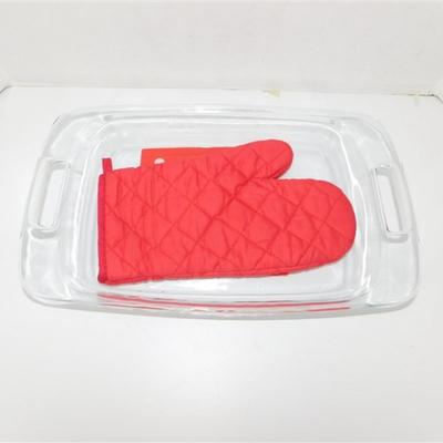 120 Pyrex 9 x 13 3QT Pan with Handles and Lid. Includes Oven Mitten and Silicone Square