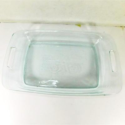 120 Pyrex 9 x 13 3QT Pan with Handles and Lid. Includes Oven Mitten and Silicone Square