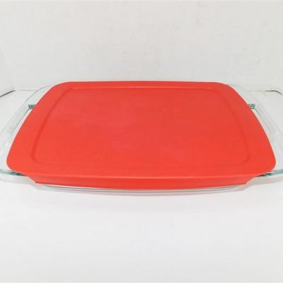 120 Pyrex 9 x 13 3QT Pan with Handles and Lid. Includes Oven Mitten and Silicone Square
