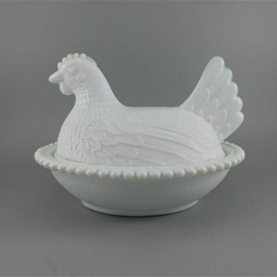 191 7" Milk Glass Hen on Nest