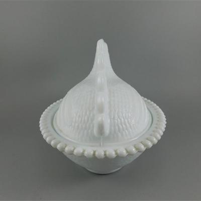 191 7" Milk Glass Hen on Nest