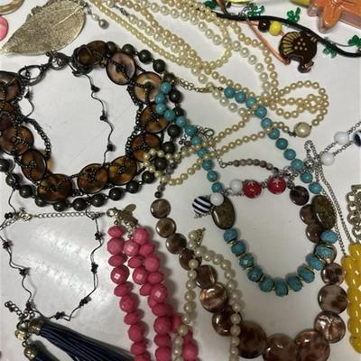 194 Large Lot Fashion Jewelry Bulk Lot ~ Mix