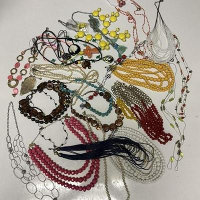 194 Large Lot Fashion Jewelry Bulk Lot ~ Mix