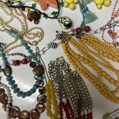 194 Large Lot Fashion Jewelry Bulk Lot ~ Mix