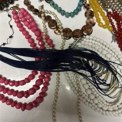194 Large Lot Fashion Jewelry Bulk Lot ~ Mix