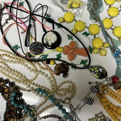 194 Large Lot Fashion Jewelry Bulk Lot ~ Mix