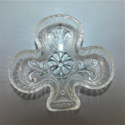 204 Lot of 2 Clover Items 4 3/8 Clover Vase / Small 4" Trinket Tray