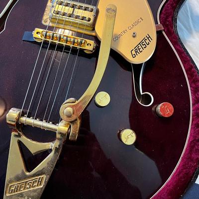 U843 Gretsch Model 6122 Country Classic II Walnut Electric Guitar 1996 w/ Leather Case
