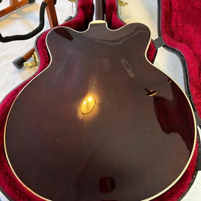 U843 Gretsch Model 6122 Country Classic II Walnut Electric Guitar 1996 w/ Leather Case