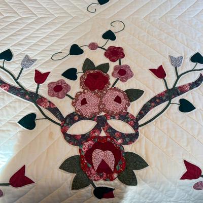 Vintage Full Size Quilt & Decorative Pillow