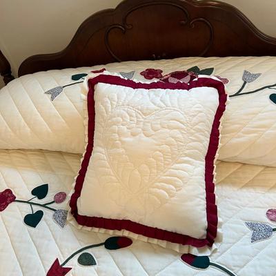 Vintage Full Size Quilt & Decorative Pillow
