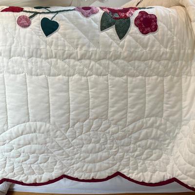 Vintage Full Size Quilt & Decorative Pillow