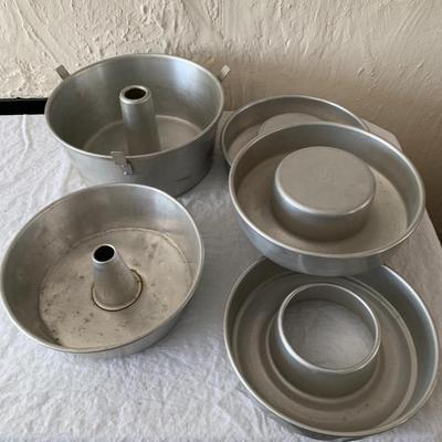 Wearever aluminum baking molds