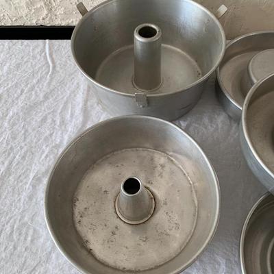 Wearever aluminum baking molds